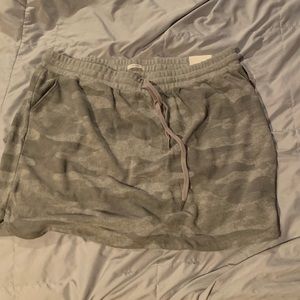 NWT XXL gray camo skirt from Maurices.
